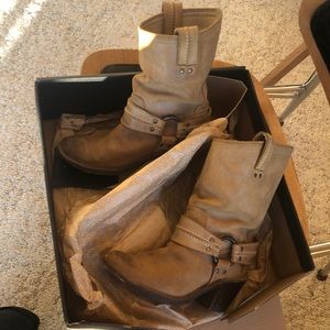 Frye Boot Carmen Harness Short - Tan